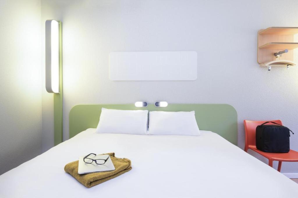 Hotel Ibis Budget Bordeaux Centre Bastide Esterno foto