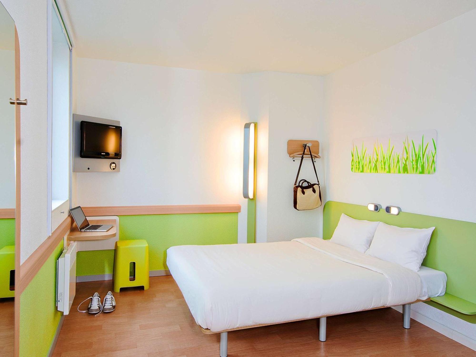 Hotel Ibis Budget Bordeaux Centre Bastide Esterno foto