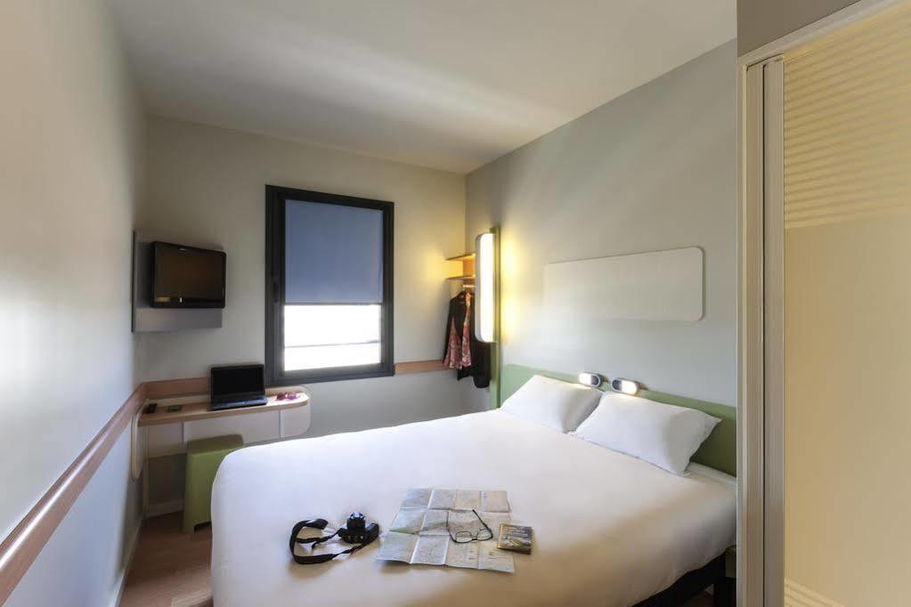 Hotel Ibis Budget Bordeaux Centre Bastide Esterno foto